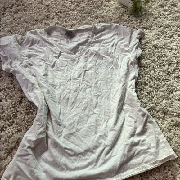 Gildan Tops - Gildan women’s flowy soft comfy White V neck t-shirt